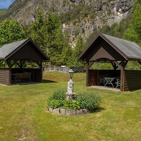 Metoja Appartement Soča Buitenkant foto